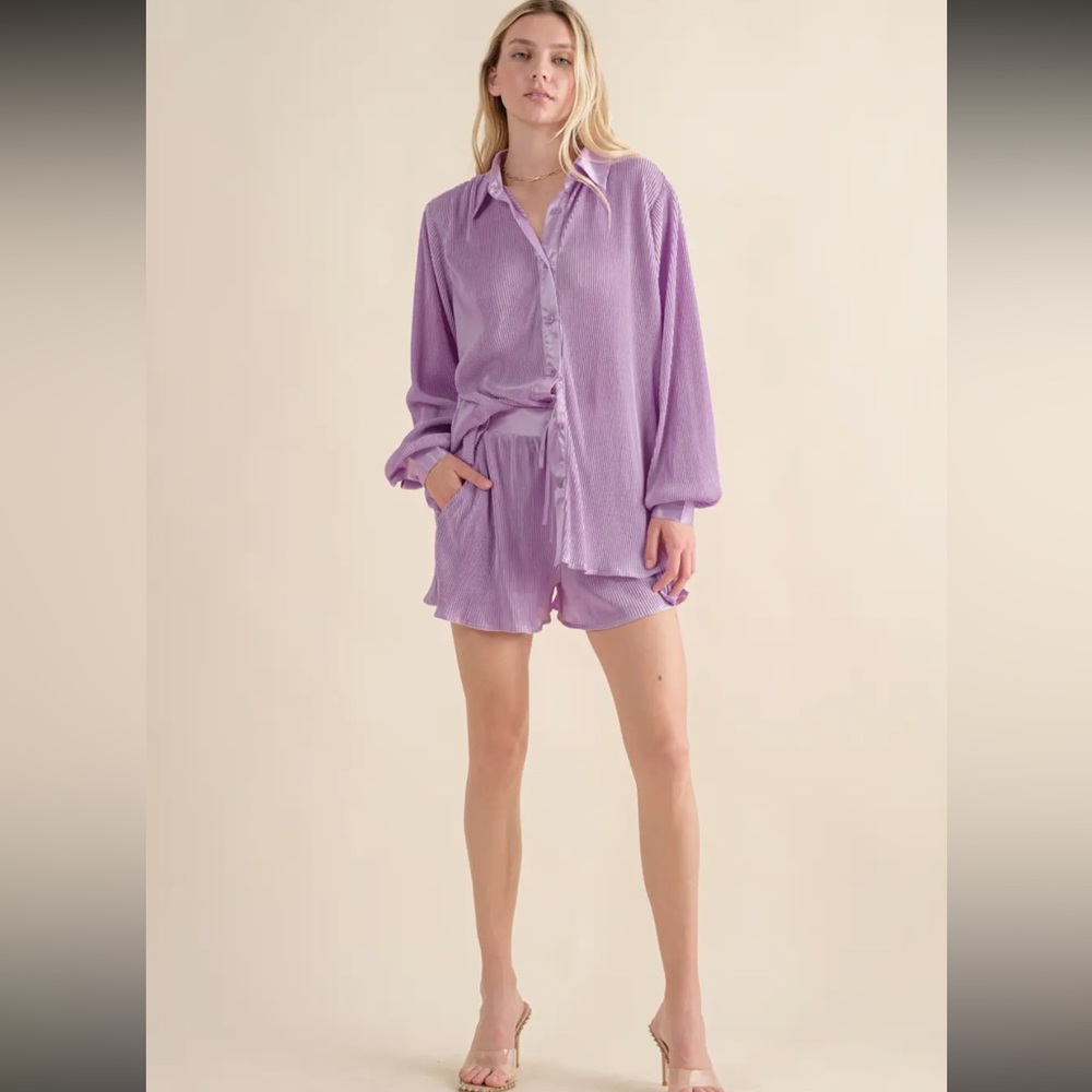 605. Accordion style long sleeve & shorts lounge set lavender
